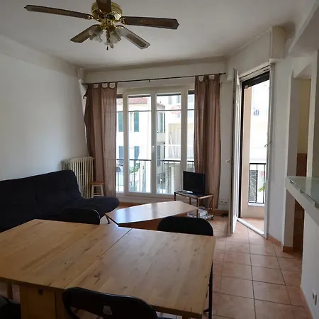 Spacieux Studio Coin Nuit 4 Personnes Sur La Promenade Des Anglais A Nice
